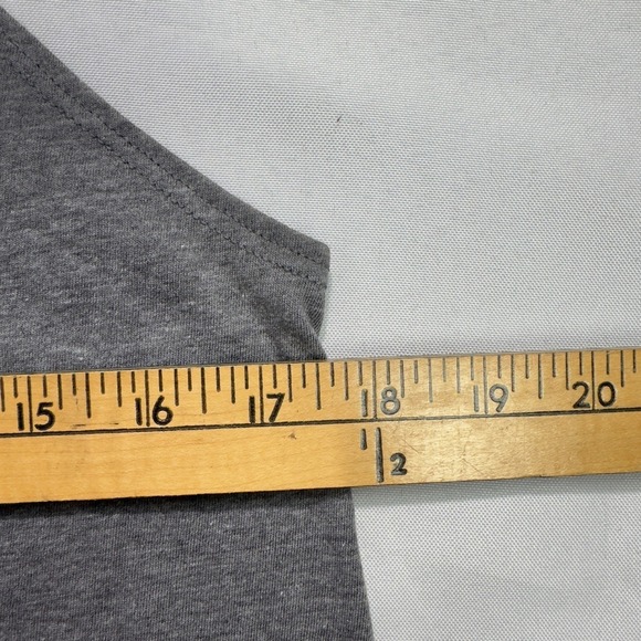 District Perfect Tri Women's M Gray Heather Sleeveless Tank Top Tee NEW - Picture 4 of 5